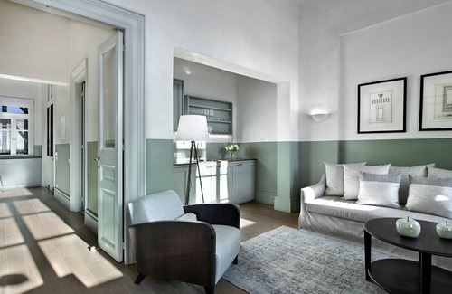 Monastiraki Villa | Gorgeous Athens Apartment | 2 Bedrooms | Apartment Sting | Balcony | Athinaidos