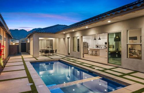 La Quinta Villa | Gorgeous BRAND NEW HOME! (walk to Stadium Course!)
