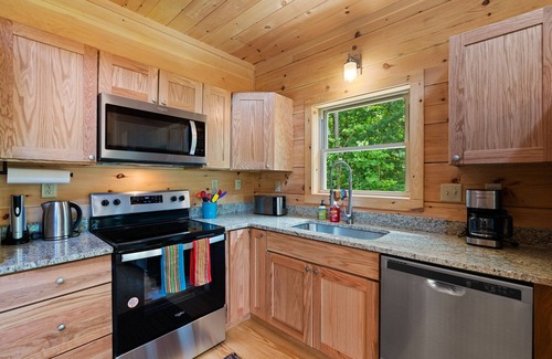 Swannanoa Cabina | Gorgeous CABIN! Huge Deck, Mountain Views,12 min to Dwtn AVL!!!