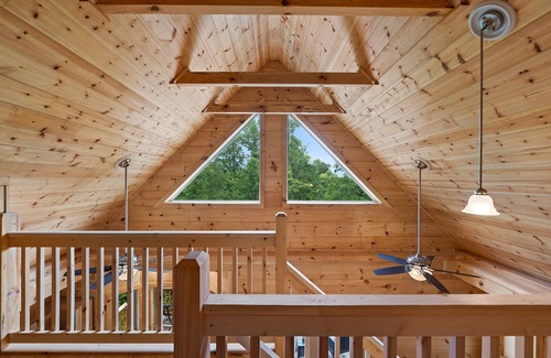 Swannanoa Cabina | Gorgeous CABIN! Huge Deck, Mountain Views,12 min to Dwtn AVL!!!