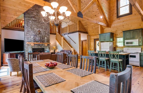 McCaysville Cabina | Hermosa cabaña con sala de juegos, enormes terrazas y vistas al agua, ¡cerca de caminatas y pesca!