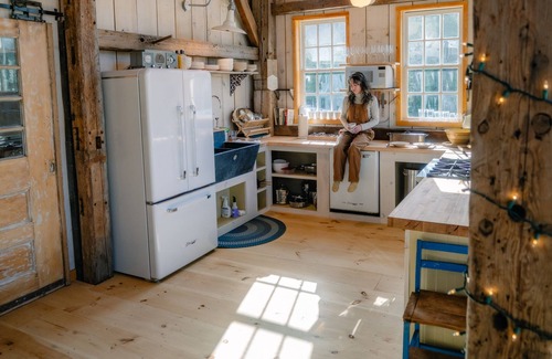 South Londonderry Casa | Gorgeous couples barn with WiFi & hot tub in lovely Londonderry