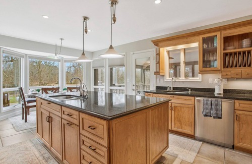 Queenstown Casa | Gorgeous Creek Side Ranch-Style Estate With Dock