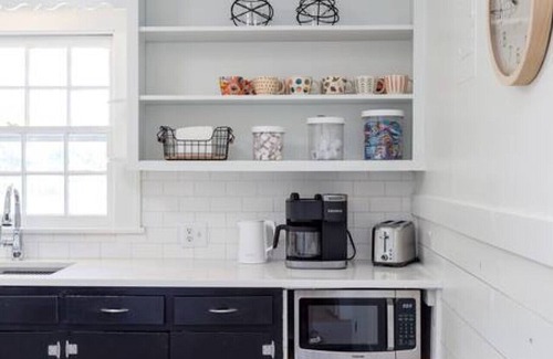 Graham Casa | Gorgeous duplex home near charming park