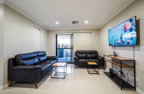 Westminster Casa | Gorgeous Family House near Shops