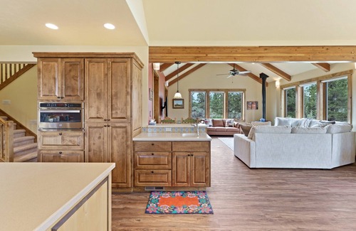 Bend Casa | Gorgeous Family Retreat, Hot Tub, A/C, Views, Ponds, Wiildlife