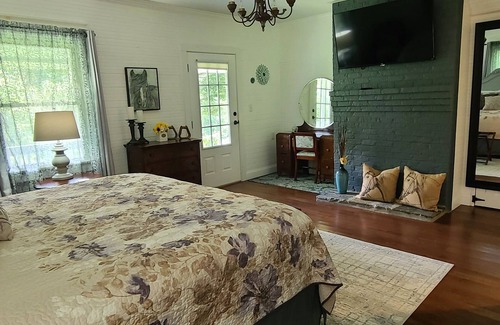 Vein Mountain Otro | Gorgeous farmhouse hot tub fire pit outside bar barn gameroom mountain views