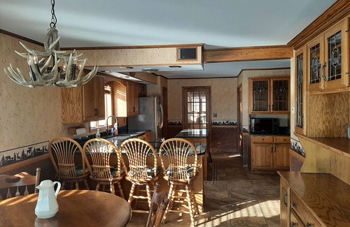 Town of Torrey Casa | Gorgeous Farmhouse with lake view