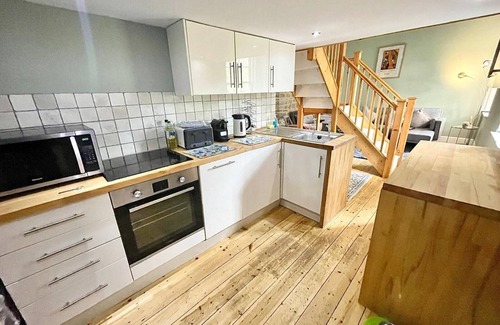 Monkswood Cabaña | Gorgeous Georgian Cottage, Hampers, Fast Wifi, Pets Welcome!