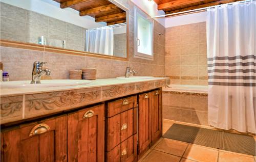 Boulbon Casa | Gorgeous Home In Boulbon With Kitchen