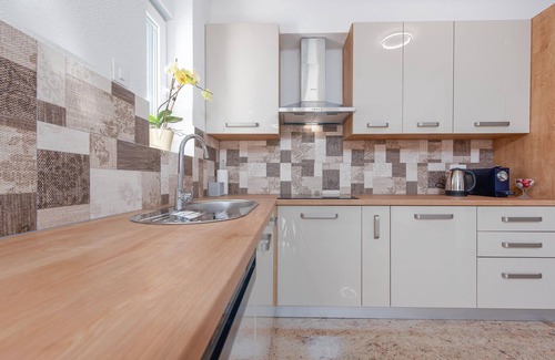 Gospic Casa | Hermosa casa en Debelo Brdo con cocina