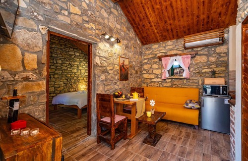 Benkovac Casa | Preciosa casa en Zelengrad con cocina.