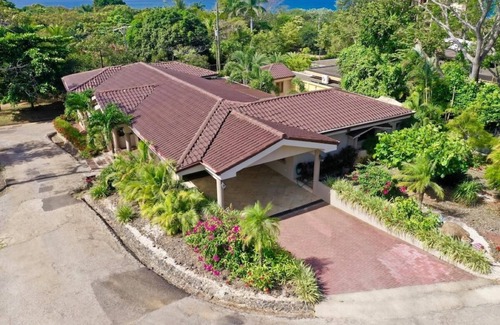 Playa Langosta Casa | Gorgeous home with private pool - Close to Playa Langosta