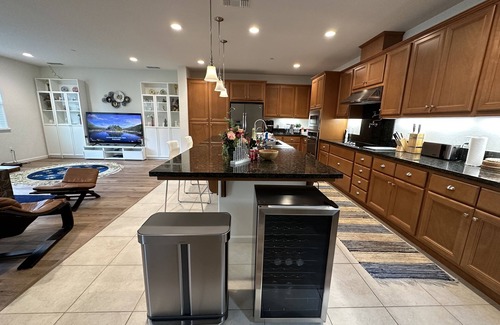 Tracy Casa | Gorgeous House 4 You: 4B+2.5b+Office+12' Kitchen Island