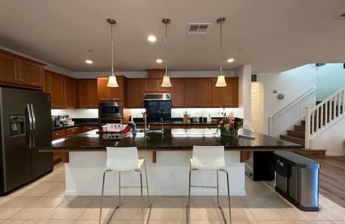 Tracy Casa | Gorgeous House 4 You: 4B+2.5b+Office+12' Kitchen Island