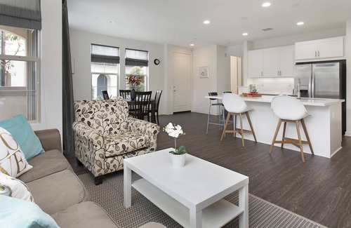 Lake Forest Casa | Hermosa casa con hermosa vista | Spectrum Center # 7137
