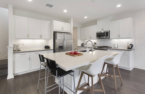 Lake Forest Casa | Hermosa casa con hermosa vista | Spectrum Center # 7137