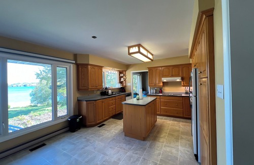 Cobden Casa | Gorgeous lack front and Amazing sunset . Retreat: Fun, Relaxation, and Nature.