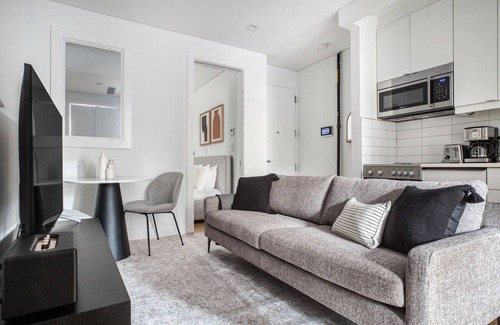 Bowery Apartamento | Gorgeous LES 2BR w/ W/D, walk to SoHo & Nolita, by Blueground