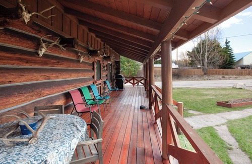 Martin City Cabina | Gorgeous Log Home 9 mi from West Glacier