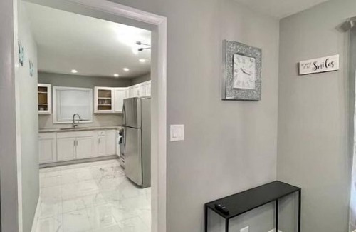 Chicago Heights Casa | Gorgeous Luxurious Modern House near Hospitals+Uni