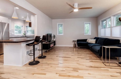 Madison Casa | Gorgeous MCM Ranch, Fantastic Location, 5 Min to UW Campus and Downtown Madison