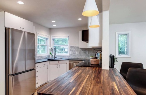 Madison Casa | Gorgeous MCM Ranch, Fantastic Location, 5 Min to UW Campus and Downtown Madison