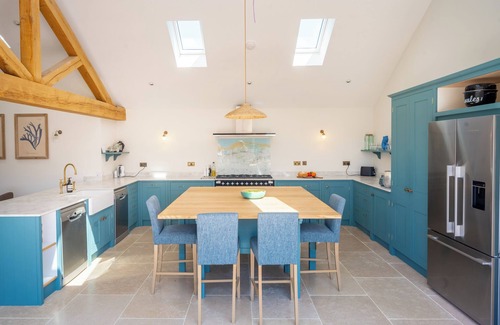 Deepdale Cabaña | Gorgeous modern home, all on one level, close to shops, pubs and coastal path.