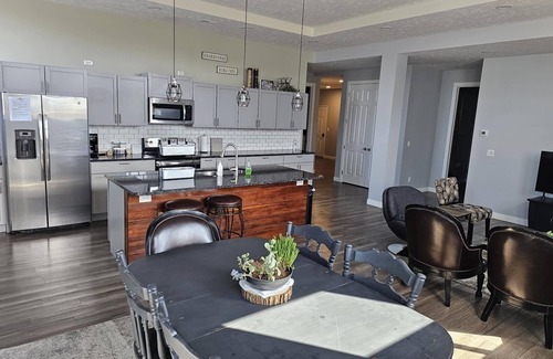 Grand Island Apartamento | Gorgeous Modern 1500 sq ft 3 bedroom/2 bath Downtown Apartment