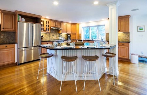 Chatham Casa | Gorgeous, Modern, Dog Friendly Chatham 4 Bedroom with Central AC