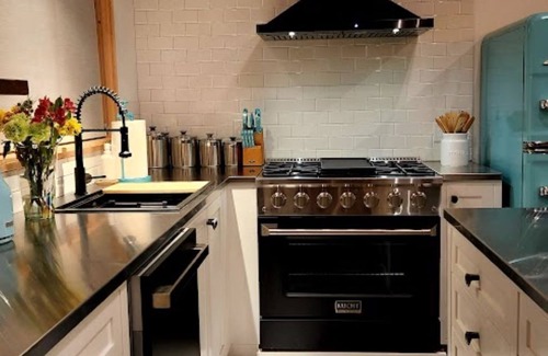 El Prado Casa | Gorgeous mountain views, hot tub, close to ski valley and downtown