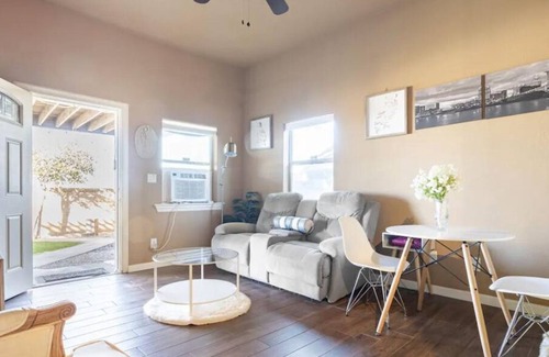 Quartz Hill Casa | Gorgeous Nest: Exclusive Suite Modern & Peaceful.