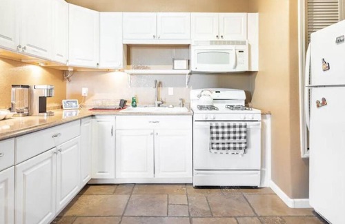 Quartz Hill Casa | Gorgeous Nest: Exclusive Suite Modern & Peaceful.