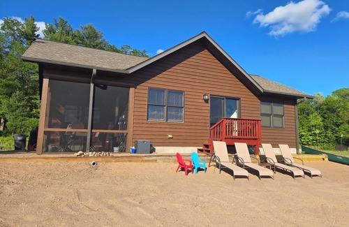 Brill Cabina | Precioso nuevo retiro familiar en la playa 2BR con Peddle Boat