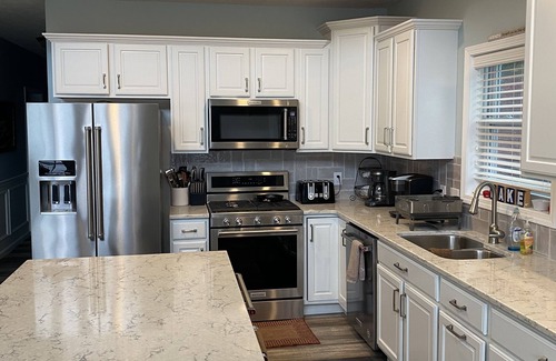 Sister Lakes Casa | Gorgeous New Home - 4,500sq -ft7 Bed Rm-5Bath 2 Fireplace -3 65” TV’s large Bar
