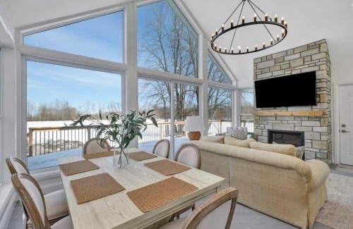 Mississippi Mills Casa | Gorgeous private retreat with hot tub