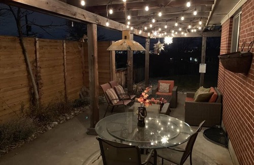 Athmar Park Casa | Precioso rancho en el corazón de Denver! ¡Bañera de hidromasaje! Gran gran patio privado!