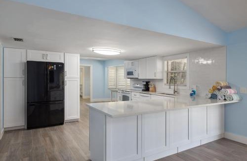 Iona Casa | Gorgeous Ranch Style Pool Home on One Acre Lot