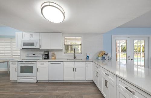 Iona Casa | Gorgeous Ranch Style Pool Home on One Acre Lot