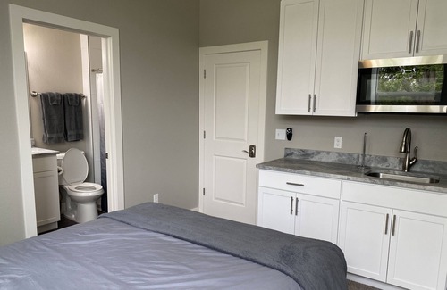 Sterling Apartamento | Gorgeous Remodeled Studios! # 15