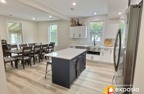 Port Elgin Casa | Gorgeous Renovated 5 BDR Century Home - Steps Away from Port Elgin's Main Beach!