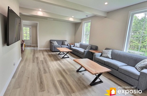 Port Elgin Casa | Gorgeous Renovated 5 BDR Century Home - Steps Away from Port Elgin's Main Beach!