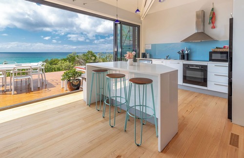 Boomerang Beach Casa | Gorgeous Rosie's@Boomerang (formerly Tambac) ... 3 mins from the Beach!