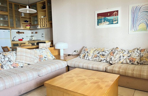 Vallecrosia Apartamento | Gorgeous sea-front oasis of quietness and beauty