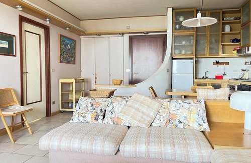 Vallecrosia Apartamento | Gorgeous sea-front oasis of quietness and beauty