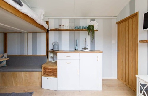 West Wittering Apartamento | Gorgeous Shepherds Hut - Walk to Beach & Pub