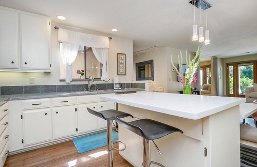 St. Helena Condominio | Precioso y espacioso apartamento de 3 habitaciones con baño en suite con un enorme patio al aire libre