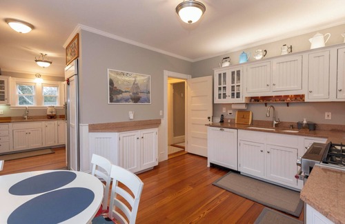 Falmouth Casa | Gorgeous Spacious Victorian Cape Cod Beach View Retreat