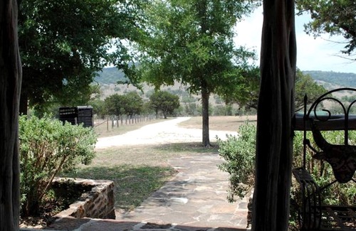 Bandera Cabaña | Gorgeous Texas Hill Country Vacation Rental Ideal for Family Weekend Getaways near San Antonio
