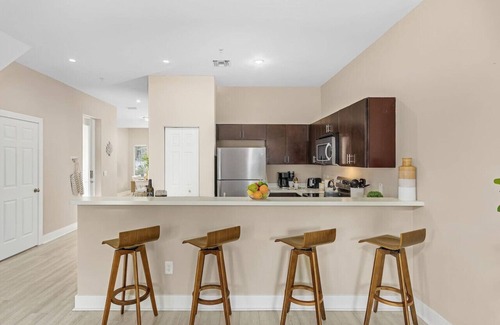 Iona Villa | Gorgeous Townhome Close to the beaches